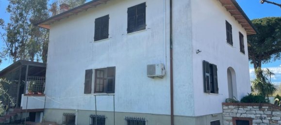 Вилла с 9 комнатами в Каррара, Италия № 215042 6