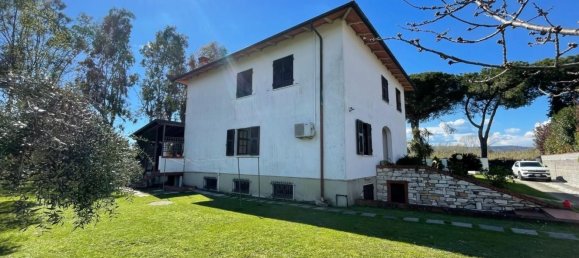 Вилла с 9 комнатами в Каррара, Италия № 215042 7