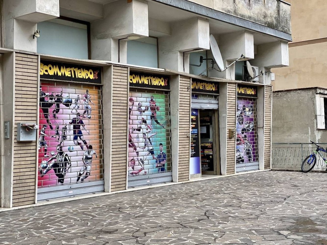 97m² Commercial property in Brescia, Italy No. 391877