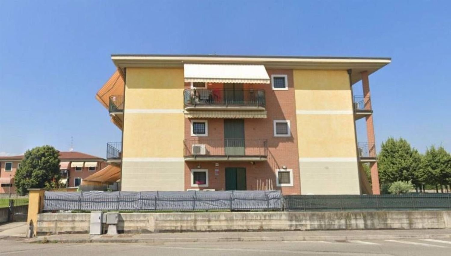3-salle Appartement à Travagliato, Italy No. 7091