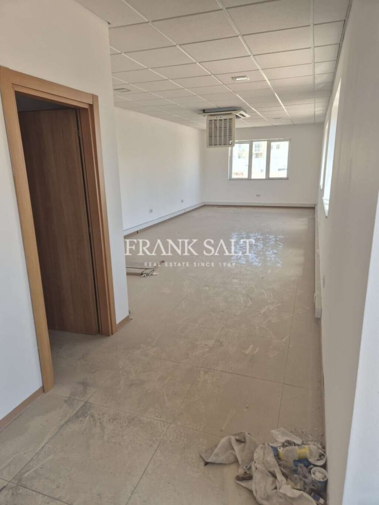 94m² Office in Msida, Malta No. 12403