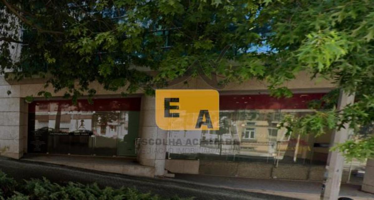 305m² Shop in Porto, Portugal No. 8419