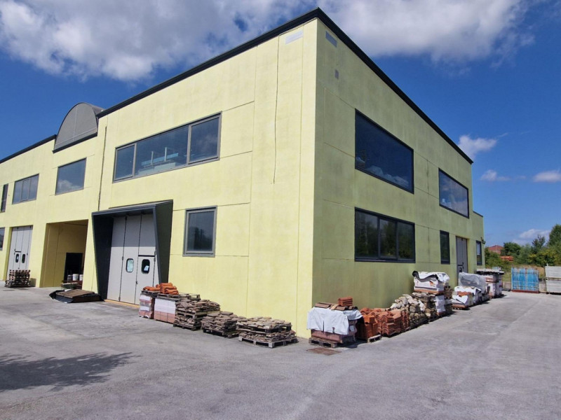 645m² Warehouse in Gubbio, Italy No. 369137