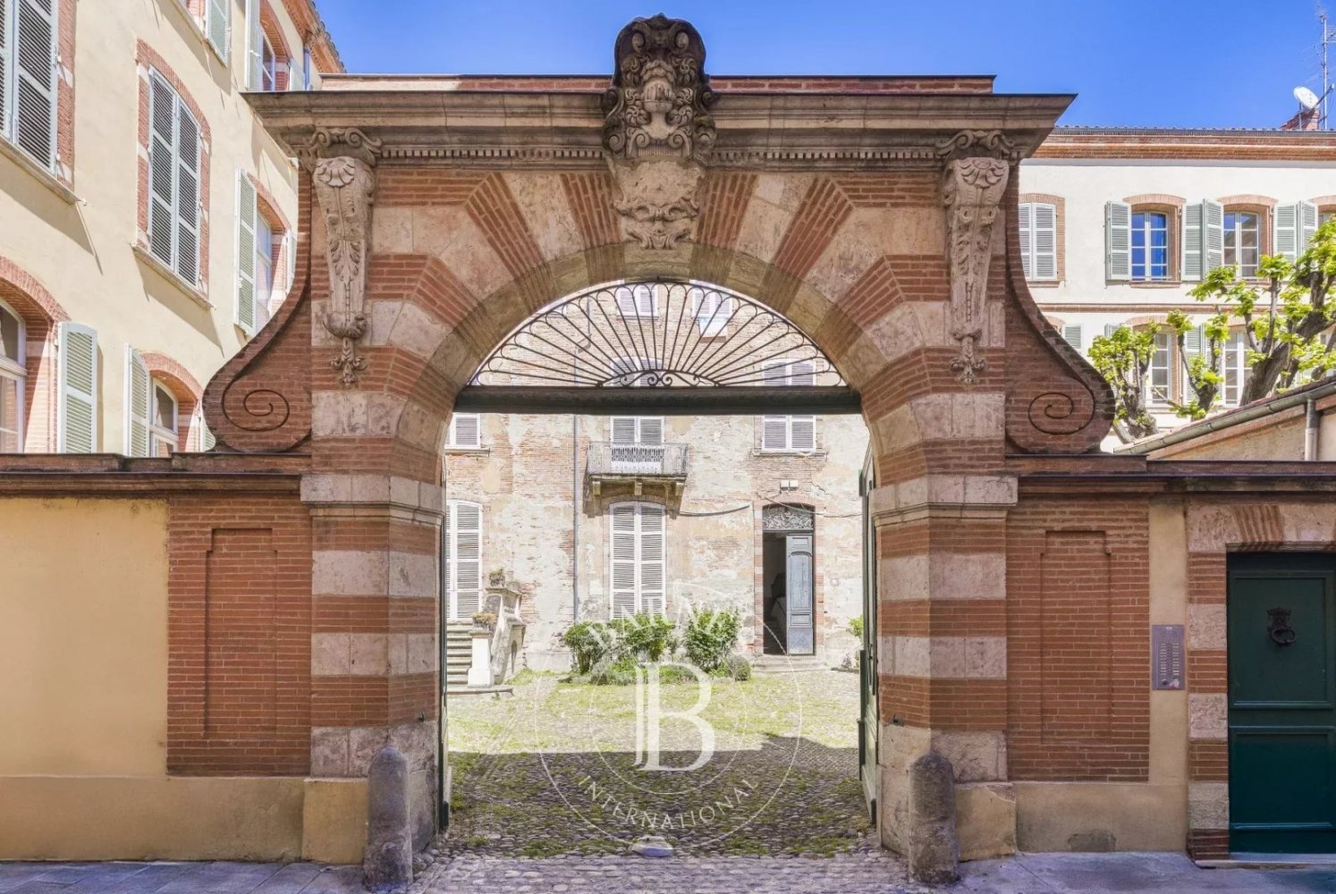 3 bedrooms Apartment in Toulouse, France No. 293733