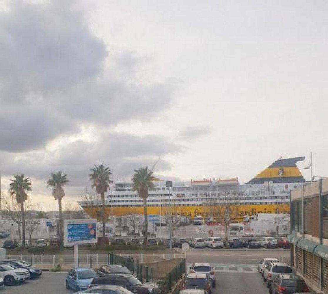 Studio in the Condo in Toulon, France No. 9425