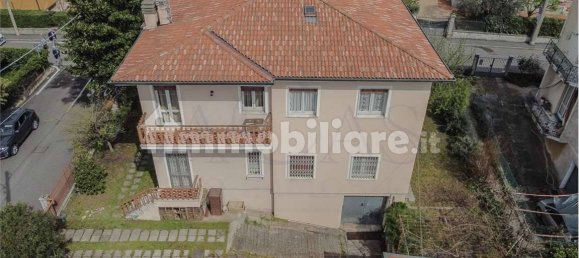 4 bedrooms Villa in Brescia, Italy No. 6147 4