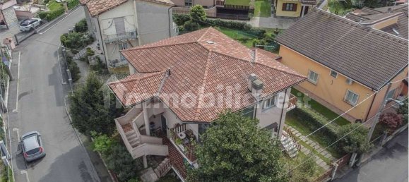 4 bedrooms Villa in Brescia, Italy No. 6147 39