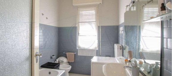 4 bedrooms Villa in Brescia, Italy No. 6147 29