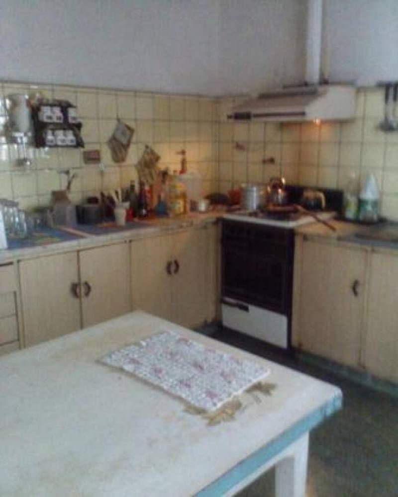 384m² Commercial property in Lanus, Argentina No. 23380