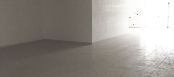 160m² Commercial property in Bari, Italy No. 254639 4