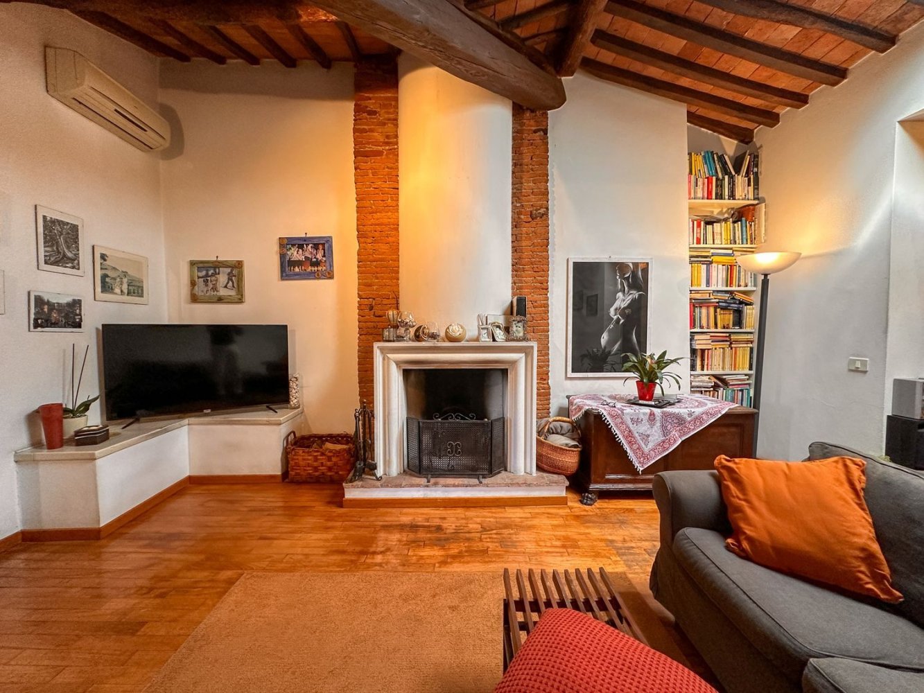 10 rooms Apartment in Lucca, Italy No. 269925