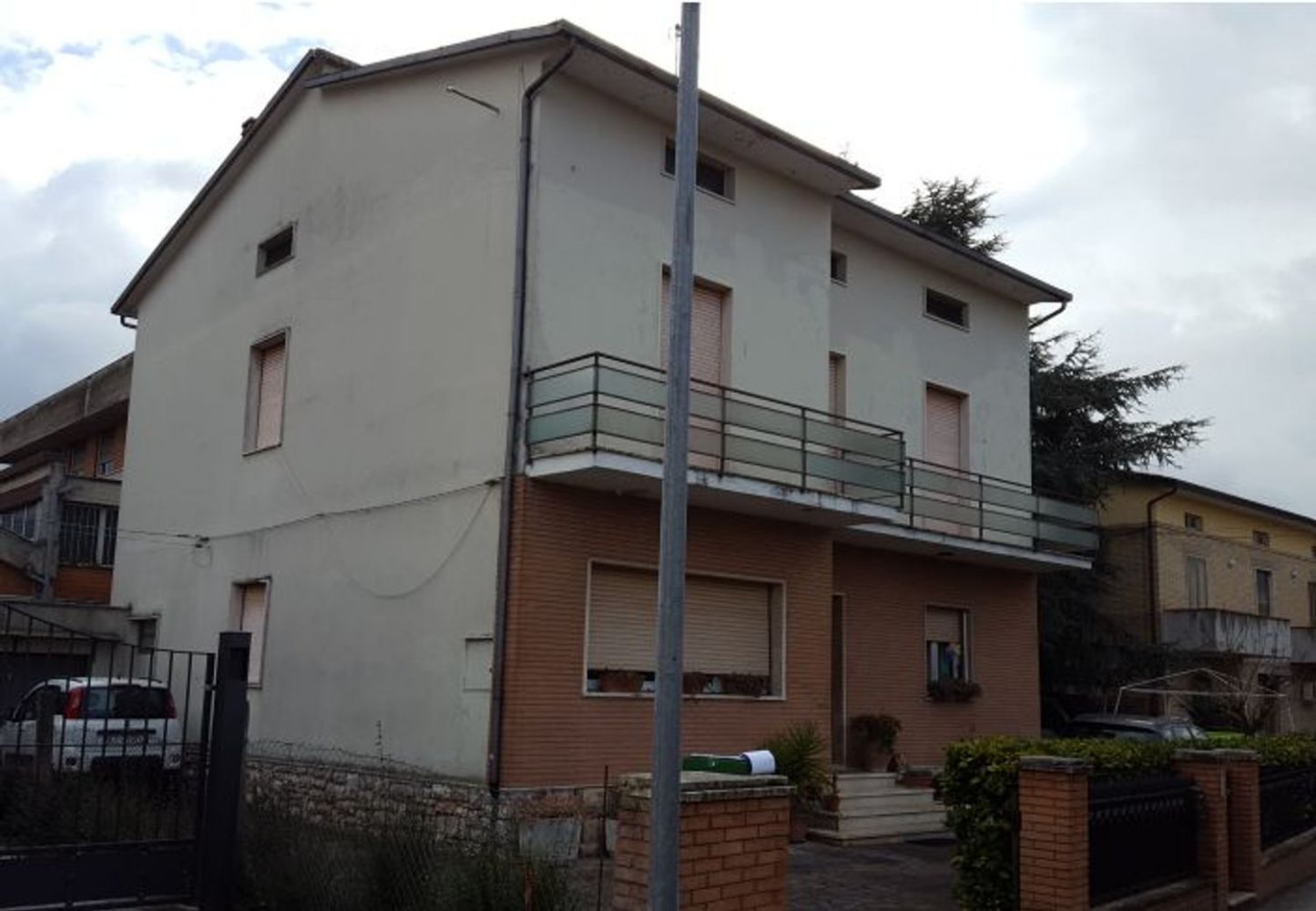 Casa de 9 habitaciónes en Assisi, Italy No. 49949