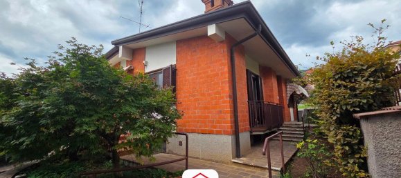 5 bedrooms Villa in Sorisole, Italy No. 380815 4