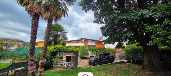 5 bedrooms Villa in Sorisole, Italy No. 380815 2