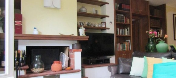 4 bedrooms Villa in Carrara, Italy No. 63388 4