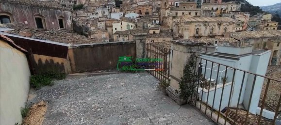 12 rooms House in Ragusa, Italy No. 261355 3