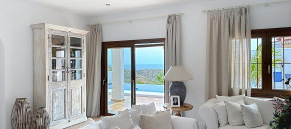 5 bedrooms Villa in Benitachell, Spain No. 259377 3