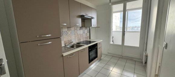 2 chambres Appartement à Orléans, France No. 156090 2