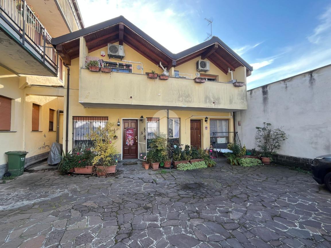 Casa de 3 habitaciónes en Lissone, Italy No. 235478