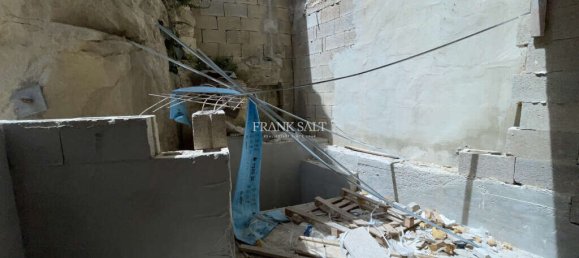 3 bedrooms Maisonette in Saint Julian's, Malta No. 1282 8