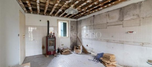 7 rooms House in Pordenone, Italy No. 19959 7