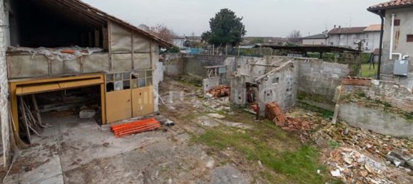 7 rooms House in Pordenone, Italy No. 19959 26