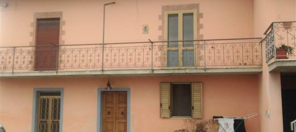4 bedrooms House in Cortona, Italy No. 352772 8
