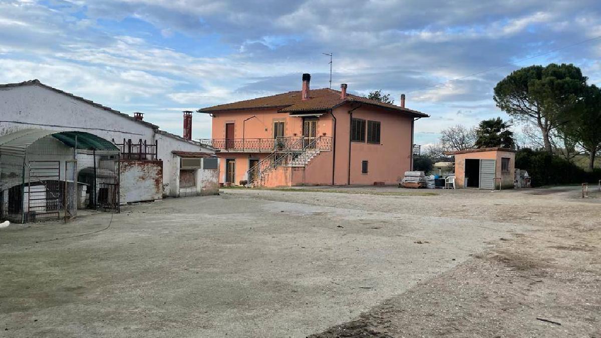 4 bedrooms House in Cortona, Italy No. 352772