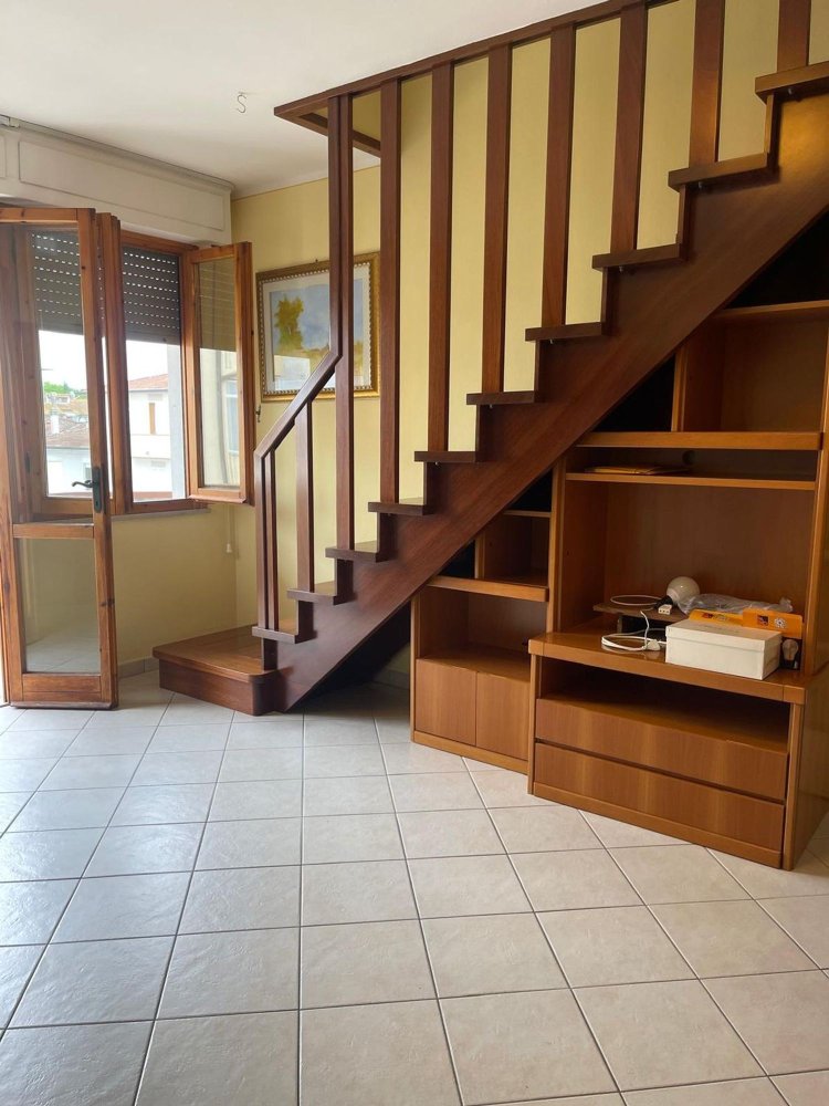 5 bedrooms Duplex in Ponsacco, Italy No. 397531