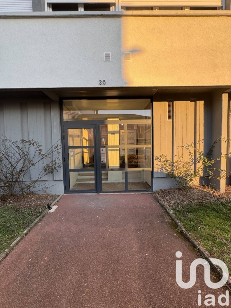 2 chambres Appartement à Fleury-les-Aubrais, France No. 159399