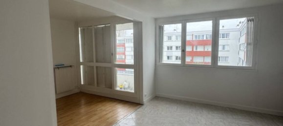 2 bedrooms Apartment in Fleury-les-Aubrais, France No. 159399 5