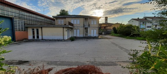 2400m² Warehouse in Casalmoro, Italy No. 364356 2