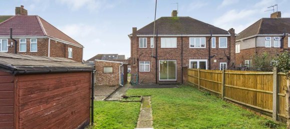 3 bedrooms House in Isleworth, United Kingdom No. 8496 2