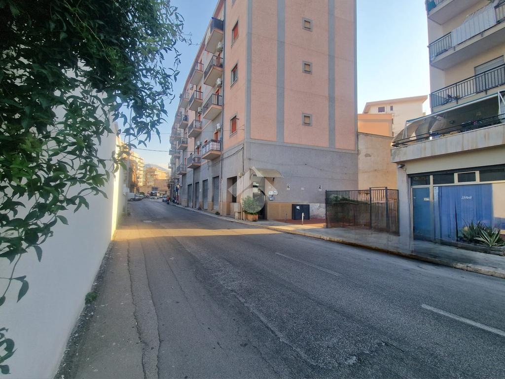 2 rooms Office in Palermo, Italy No. 271804