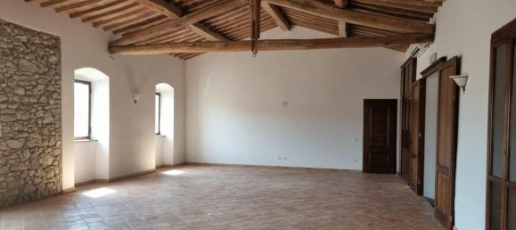 2 Schlafzimmer Wohnung in Volterra, Italy, Nr. 394 2