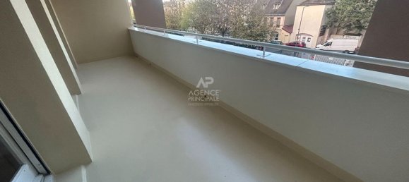 2 bedrooms Apartment in Poissy, France No. 133605 3