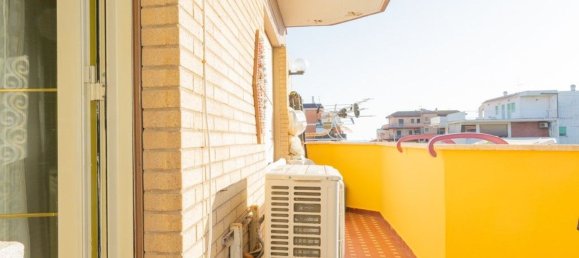 3 rooms Apartment in Pomezia, Italy No. 206263 2