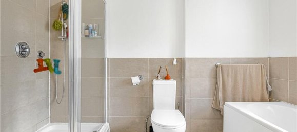 5 bedrooms House in Whetstone, United Kingdom No. 6690 26