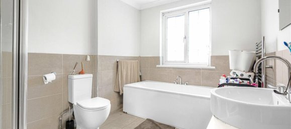 5 bedrooms House in Whetstone, United Kingdom No. 6690 25