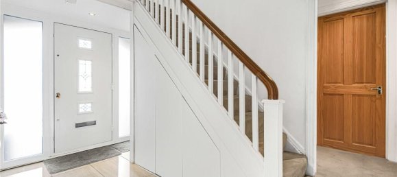 5 bedrooms House in Whetstone, United Kingdom No. 6690 10