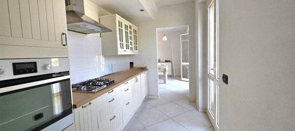 3 Schlafzimmer Wohnung in Massa, Italy, Nr. 87955 6