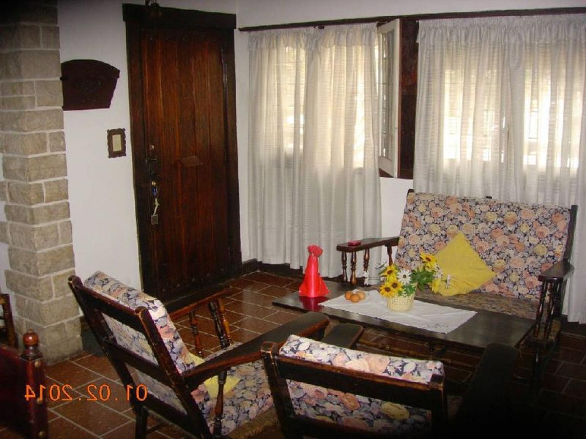 4 bedrooms House in Mar del Plata, Argentina No. 80520