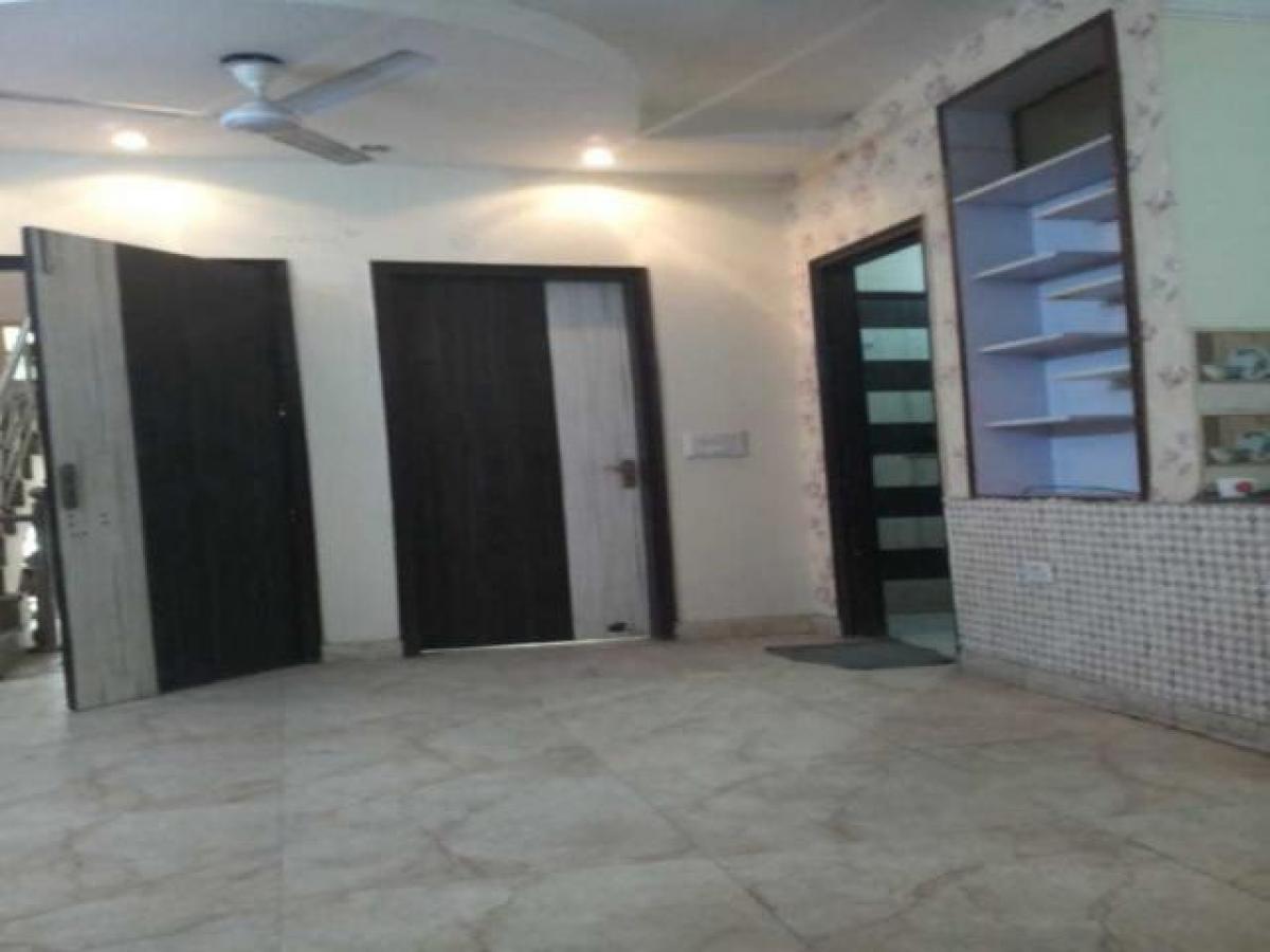 3 bedrooms House in Ghaziabad, India No. 8022