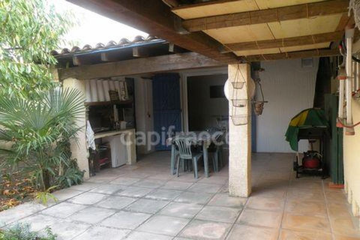 3 bedrooms House in Carcassonne, France No. 32350