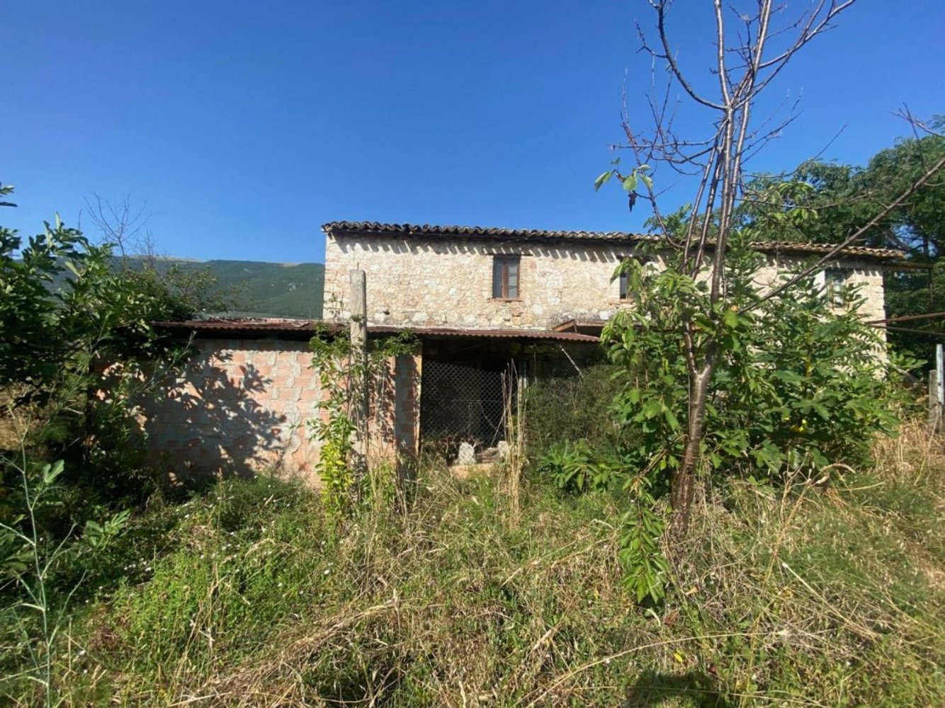 Casa de 5 habitaciónes en Assisi, Italy No. 103567