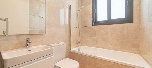 3 bedrooms House in Pano Polemidia, Cyprus No. 6676 3