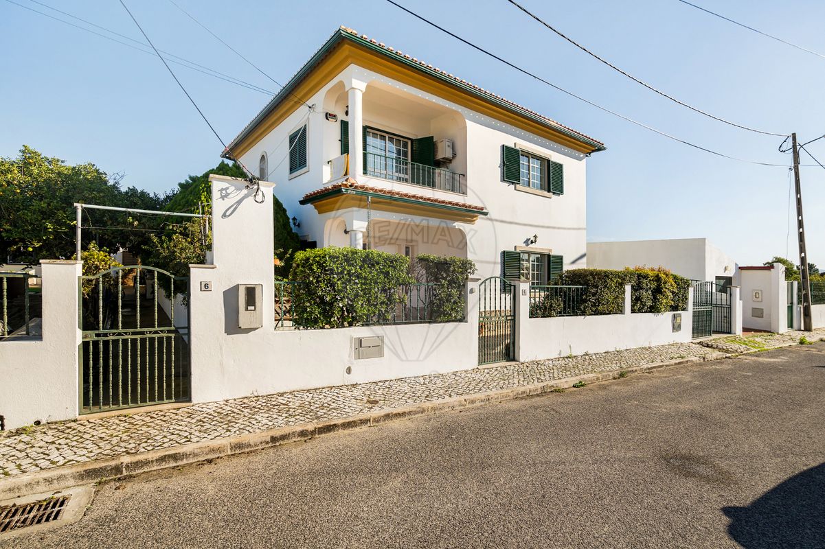 3 bedrooms House in Pinhal Novo, Portugal No. 171011