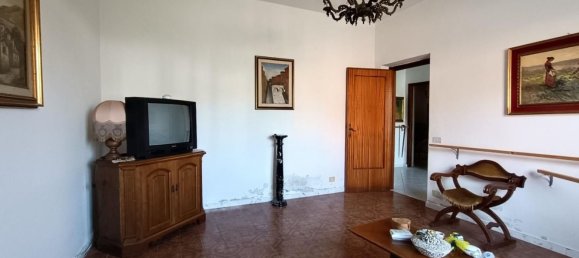 4 rooms House in Luni, Italy No. 146855 8