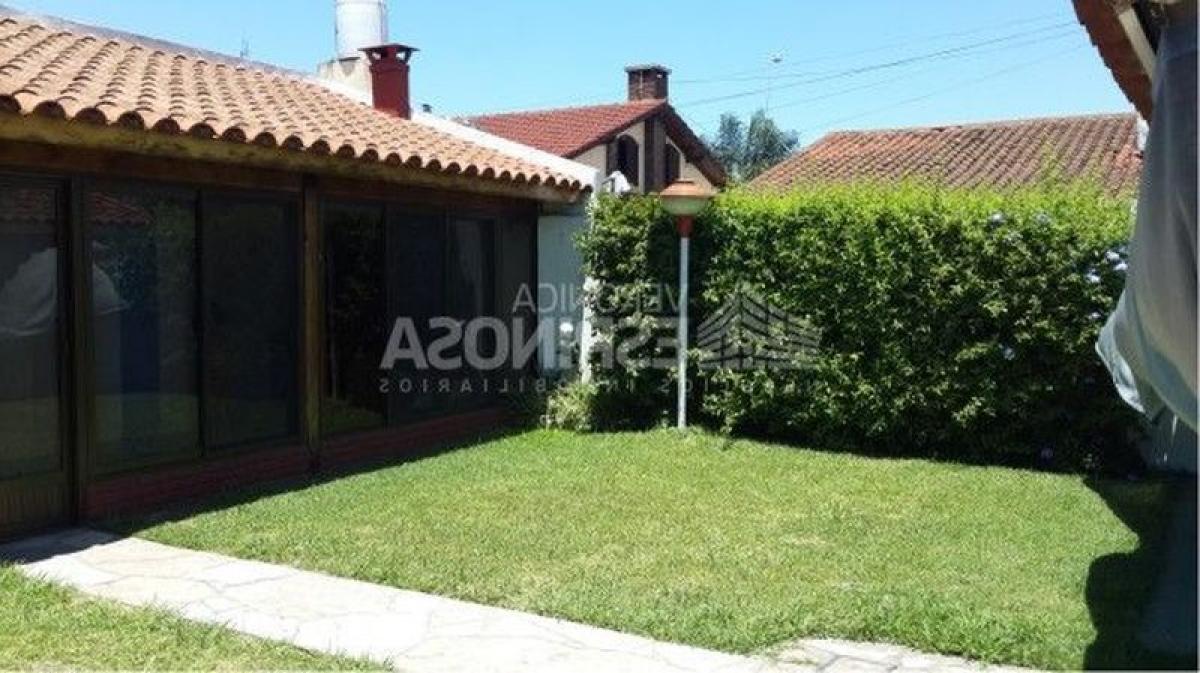 2 bedrooms House in Moron, Argentina No. 81926