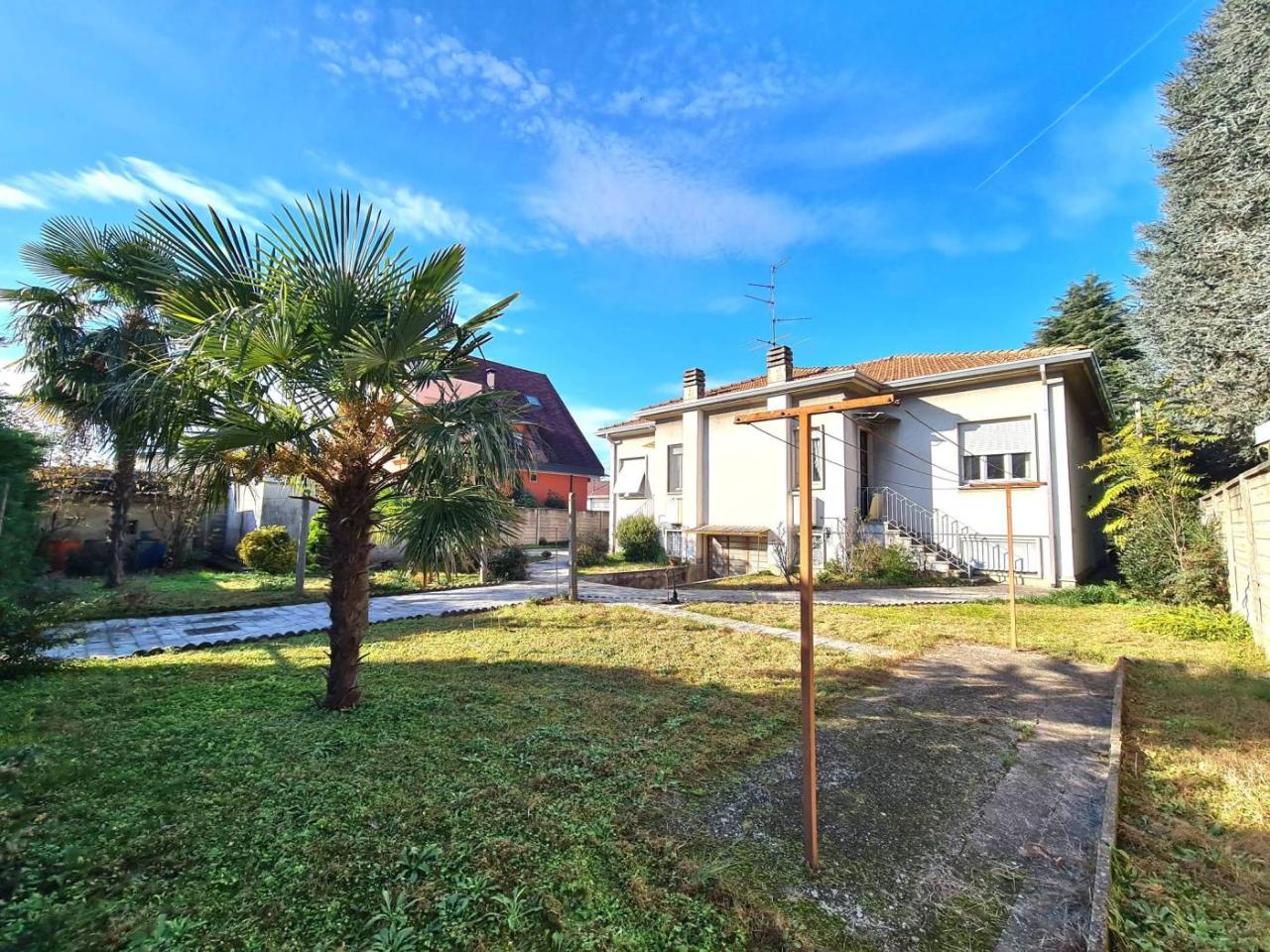 6 rooms Villa in San Giorgio su Legnano, Italy No. 36694